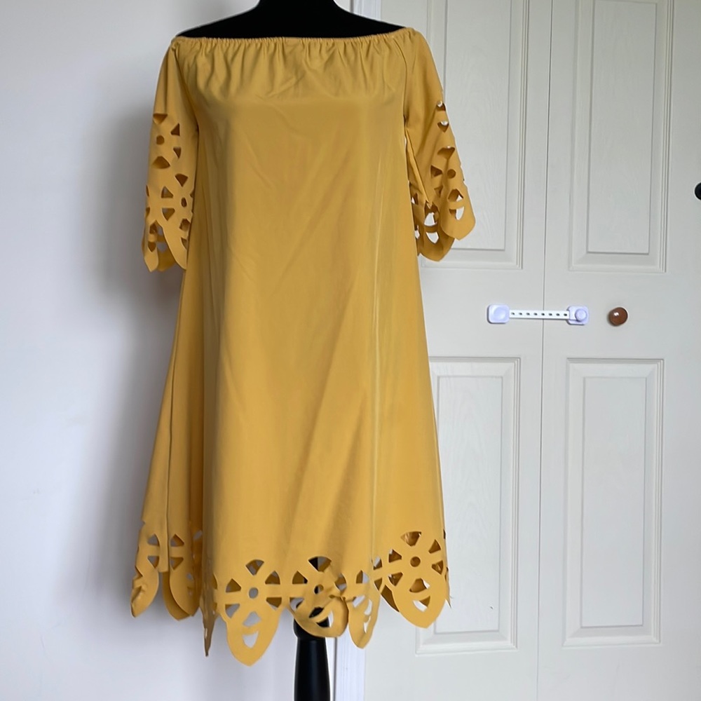 Jey Kay a Yellow dress. Size L